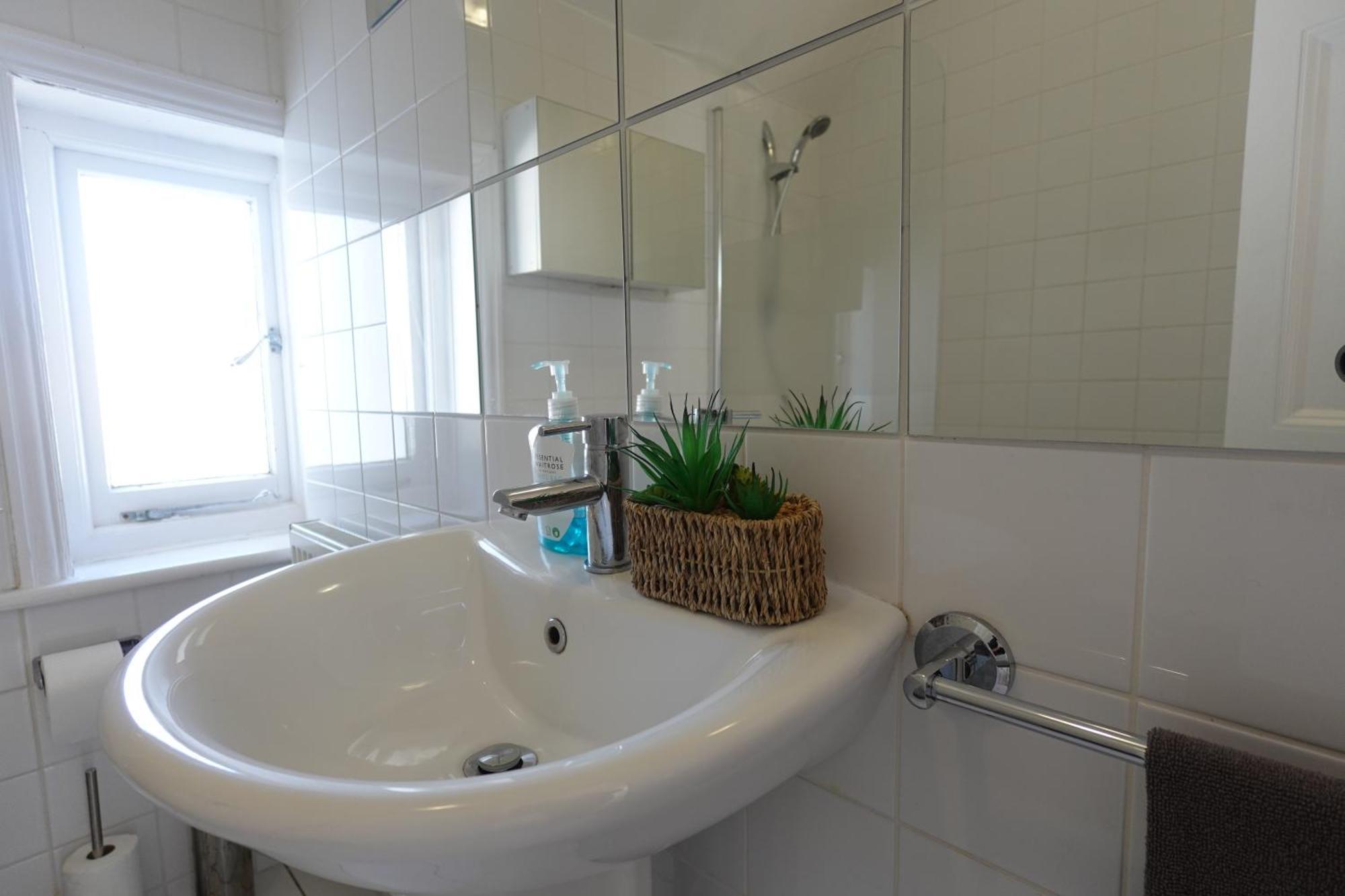 Apartment In Canford Cliffs Close To Sandbanks Beach Poole Zewnętrze zdjęcie